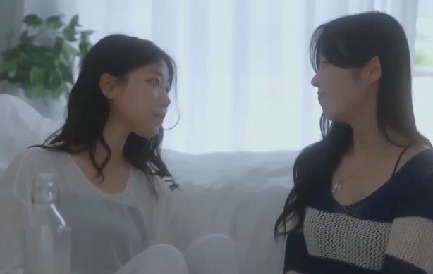 红色耳语海报
